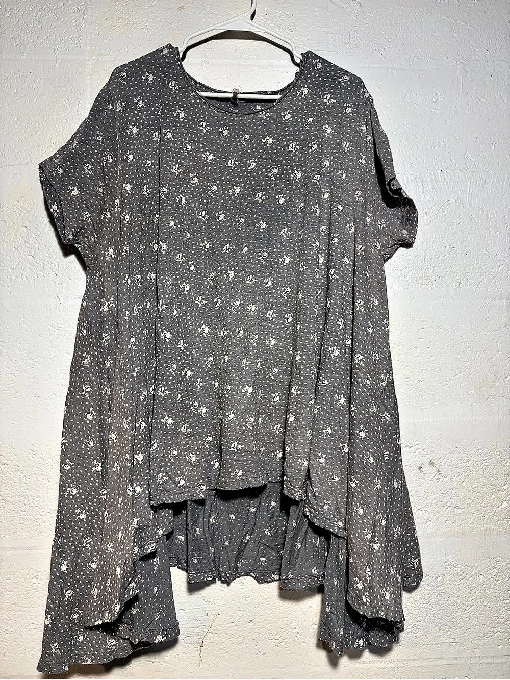 Magnolia Pearl Floral Tunic in Gray & White